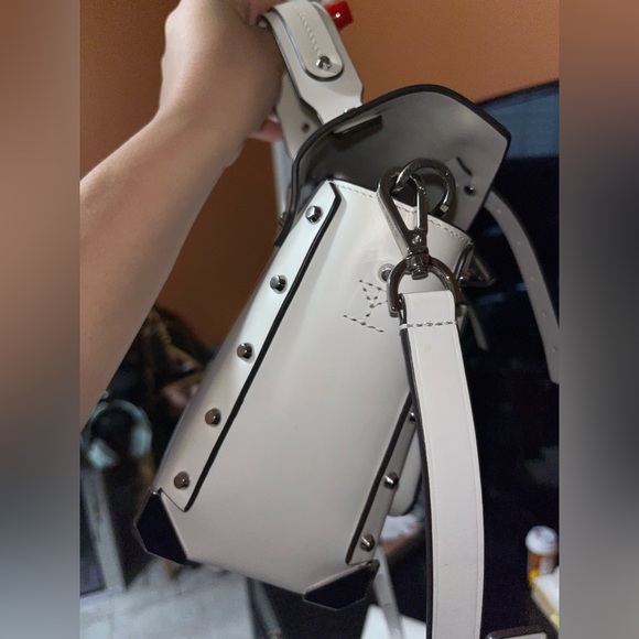 Michael Kors white shoulder/hangbag - Picture 6 of 7